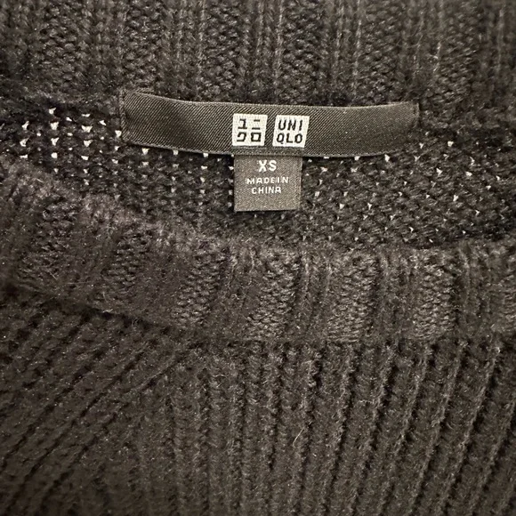 Uniqlo Sweater - Picture 3 of 3